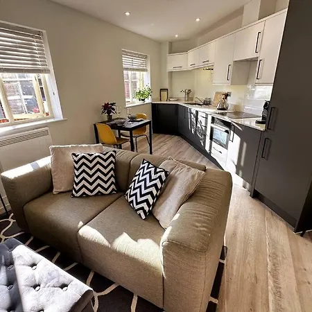 Stylish And Modern One-Bedroom Flat In Dorset Poole Exterior photo