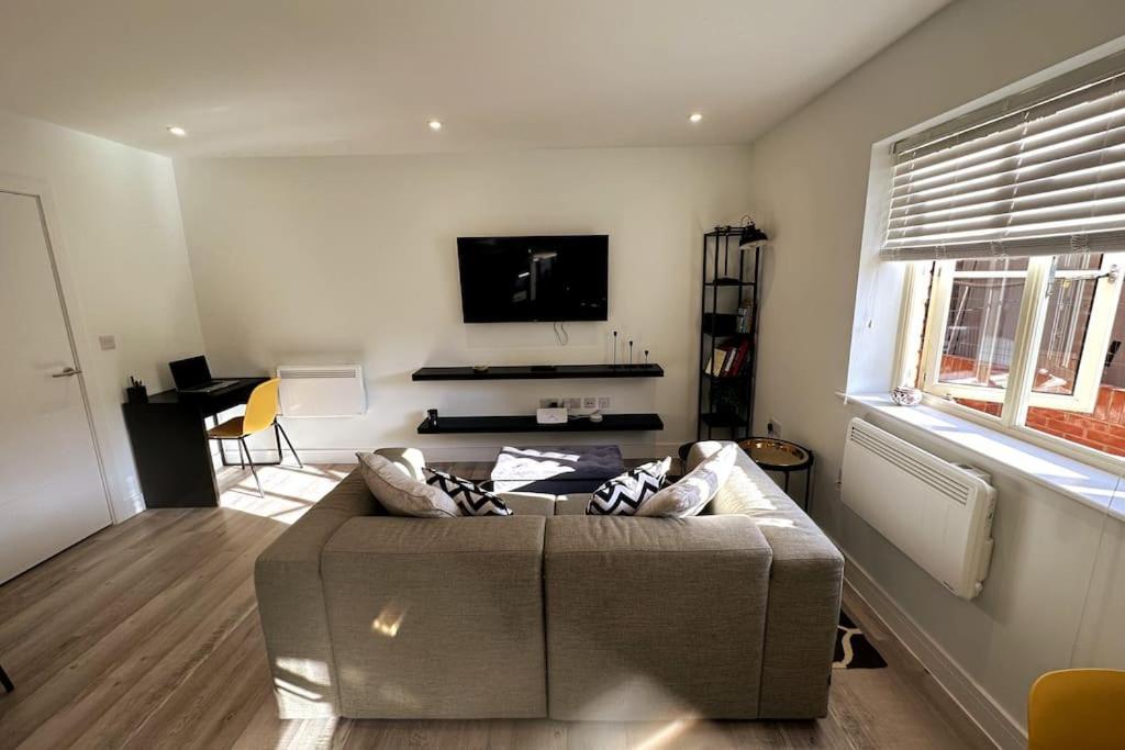 Stylish And Modern One-bedroom Flat In Dorset Apartment *