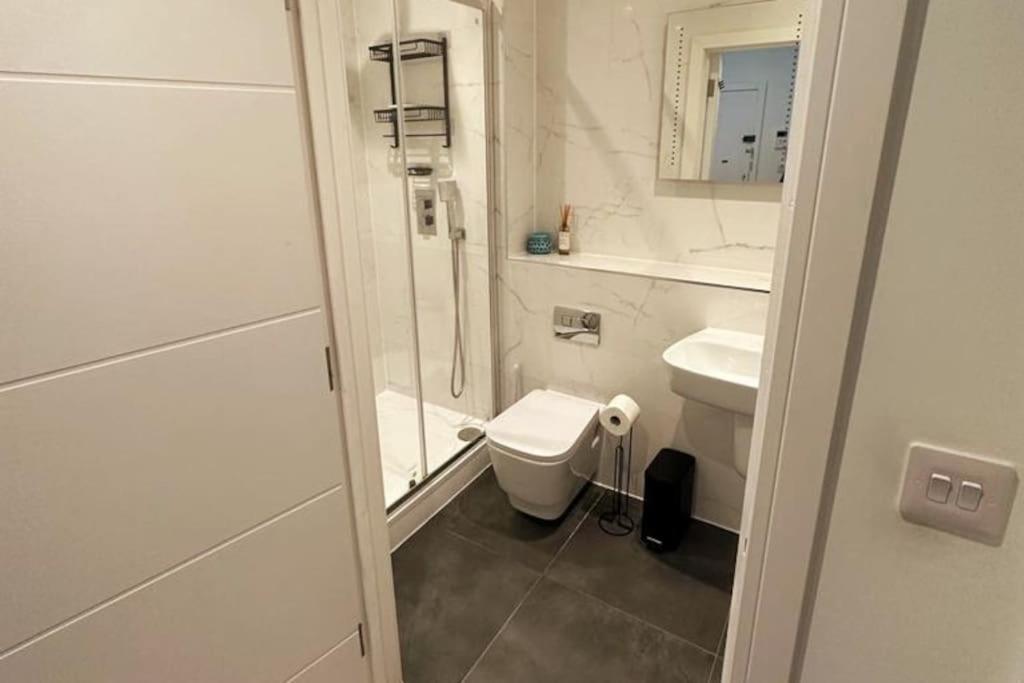Stylish And Modern One-bedroom Flat In Dorset