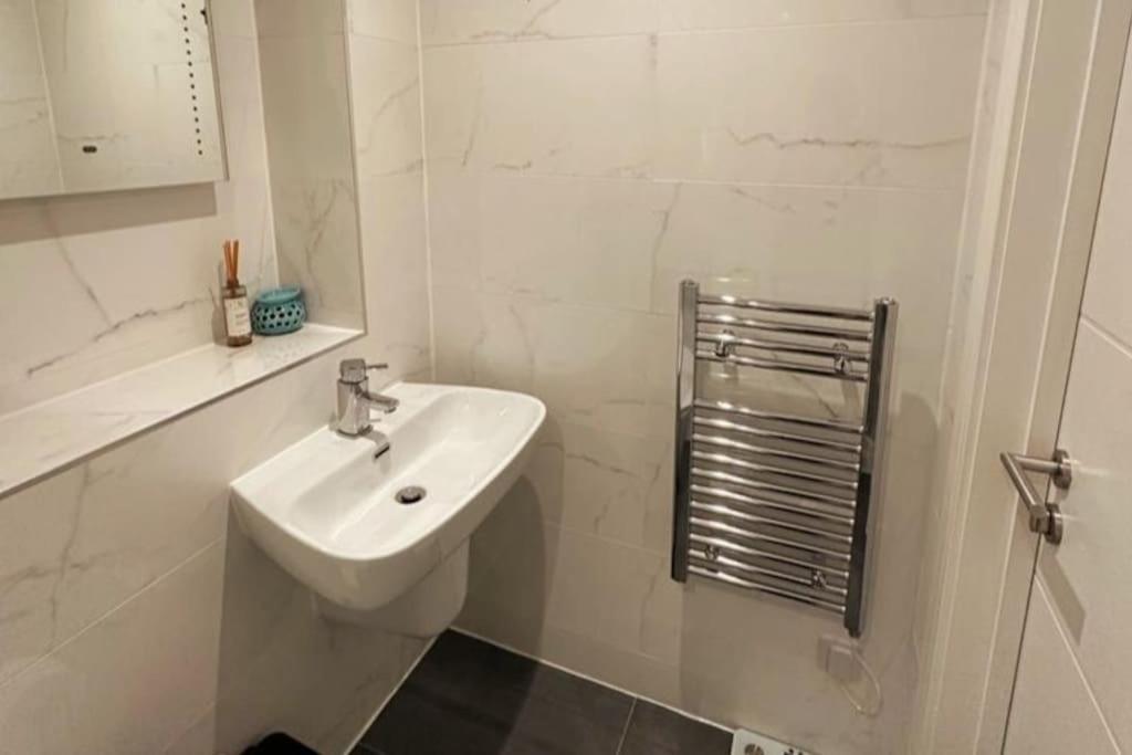 Stylish And Modern One-bedroom Flat In Dorset * Poole